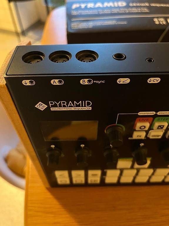 Strumenti musicali: Pyramid MK2 64-track Sequencer by Squarp – Usato da Zürich venduto da LeoGd 2