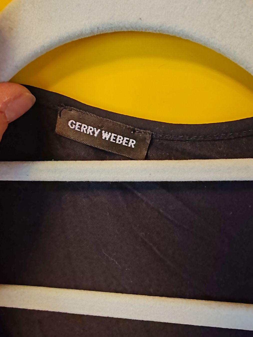 Gerry Weber Blusen: Schwarzes Chiffon Shirt Grösse 44 GERRY WEBER elegant – Gebraucht aus Untervaz von DoniWii1985 2