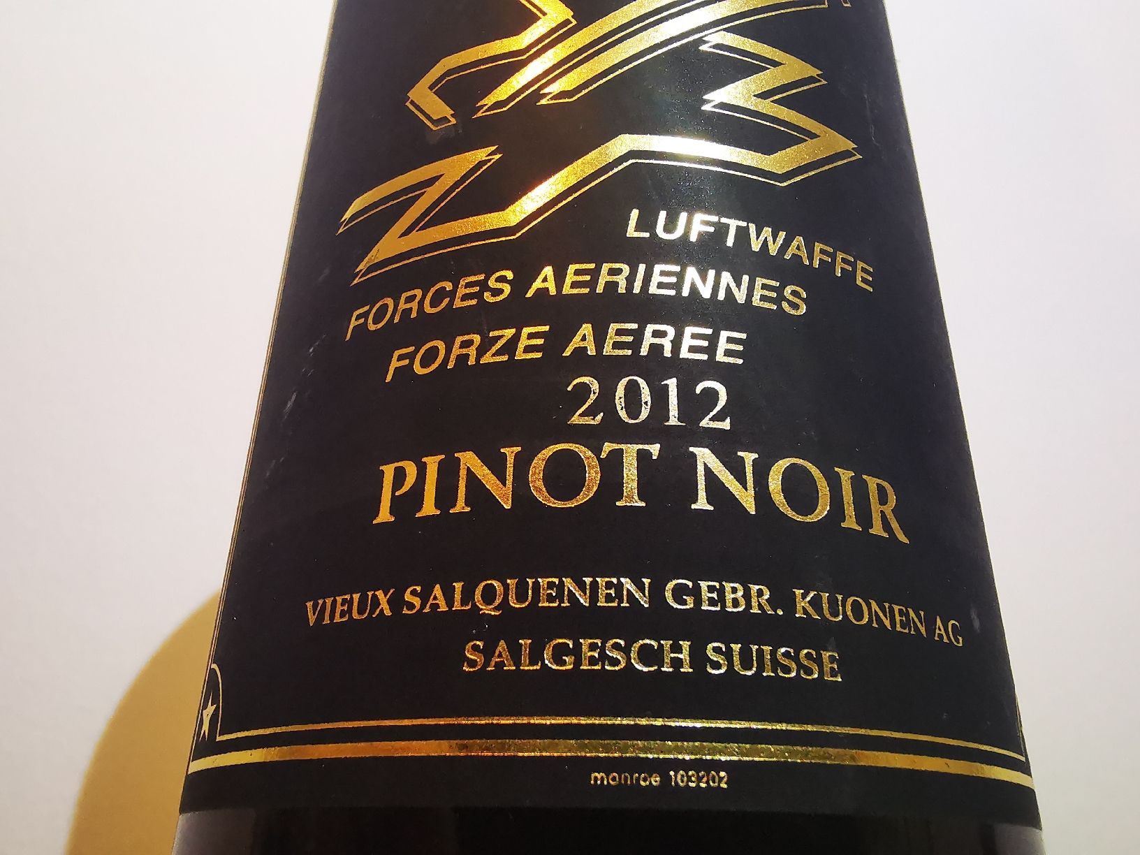 Vino: Pinot Noir Luftwaffe 2012, Vin d'Honneur – Usato da Crissier venduto da froerli 3