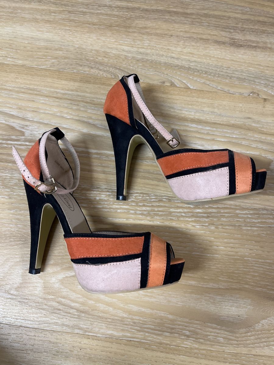 Scarpe da donna: Kristen's Kloset Sommerschuhe Gr. 7 – Nuovo (secondo la descrizione) da Baltschieder venduto da mali2003 1