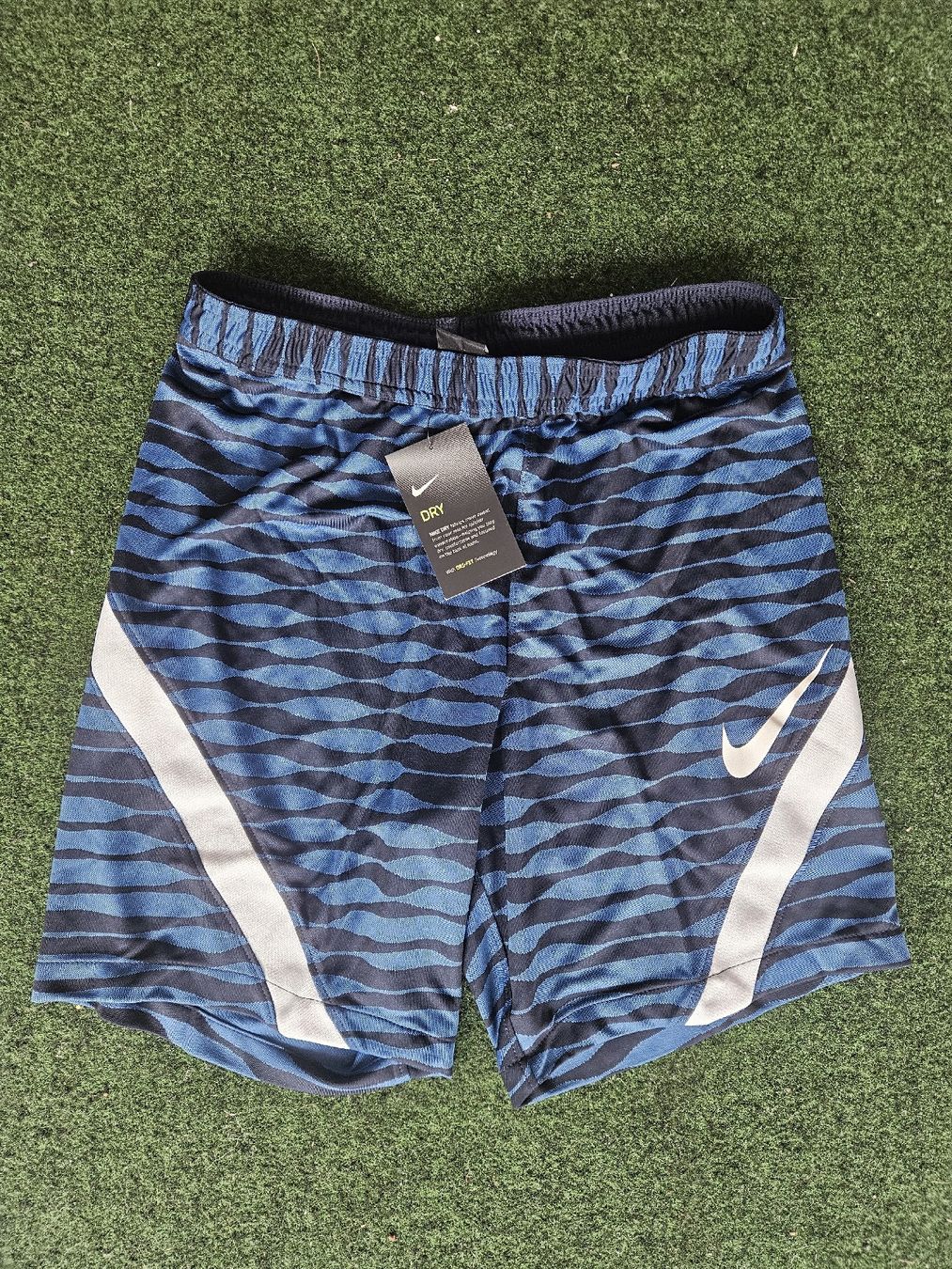 Nike Pantaloni: Nike Dri Fit Shorts Gr.M – Nuovo e nell'imballaggio originale da Emmenbrücke venduto da TopGato