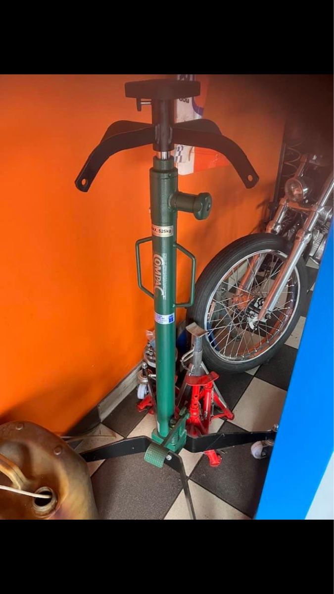 Tutti gli attrezzi: Pied hydraulique – Nuovo (secondo la descrizione) da Autigny venduto da Cretausaz 1