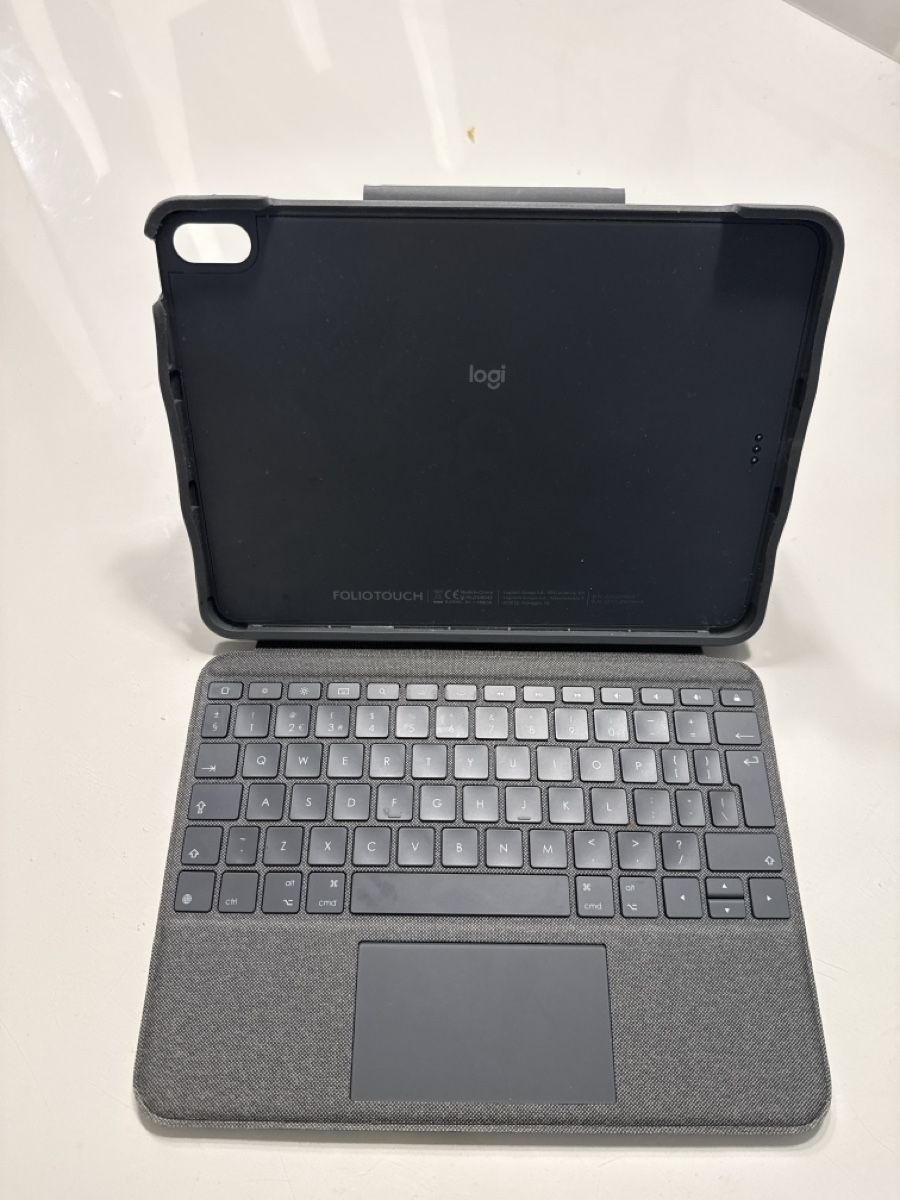 Logitech Tastaturen: Logitech Folio Touch Keyboard Case Used for Apple iPad Air – Gebraucht aus Glattbrugg von vis_rsz8 1