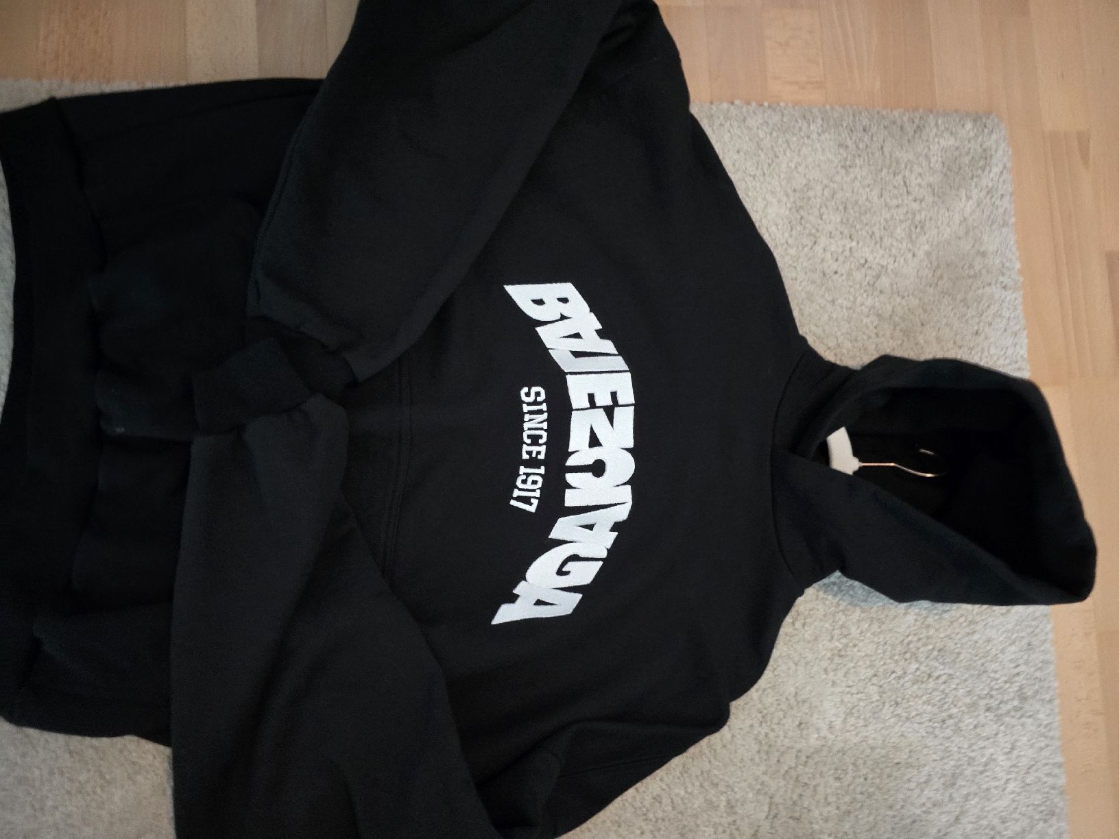 Balenciaga Pullover & Sweatshirts: Balenciaga Hoodie Gr.1 – Neu (gemäss Beschreibung) aus Thun von Dativ