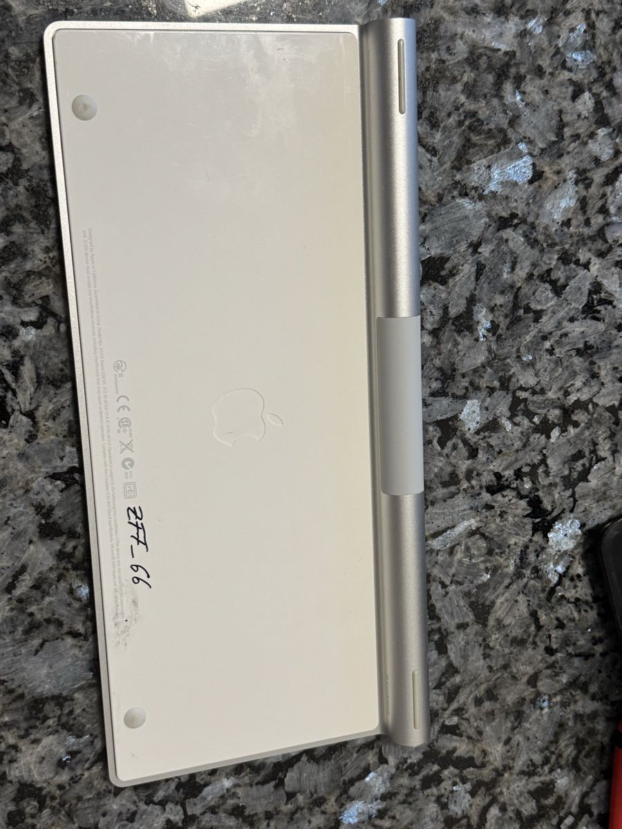 Apple Tastaturen: Apple Wireless Keyboard A1314 – CH Layout – Bluetooth – Top  – Gebraucht aus St. Margarethen TG von Apple_Lovers 1