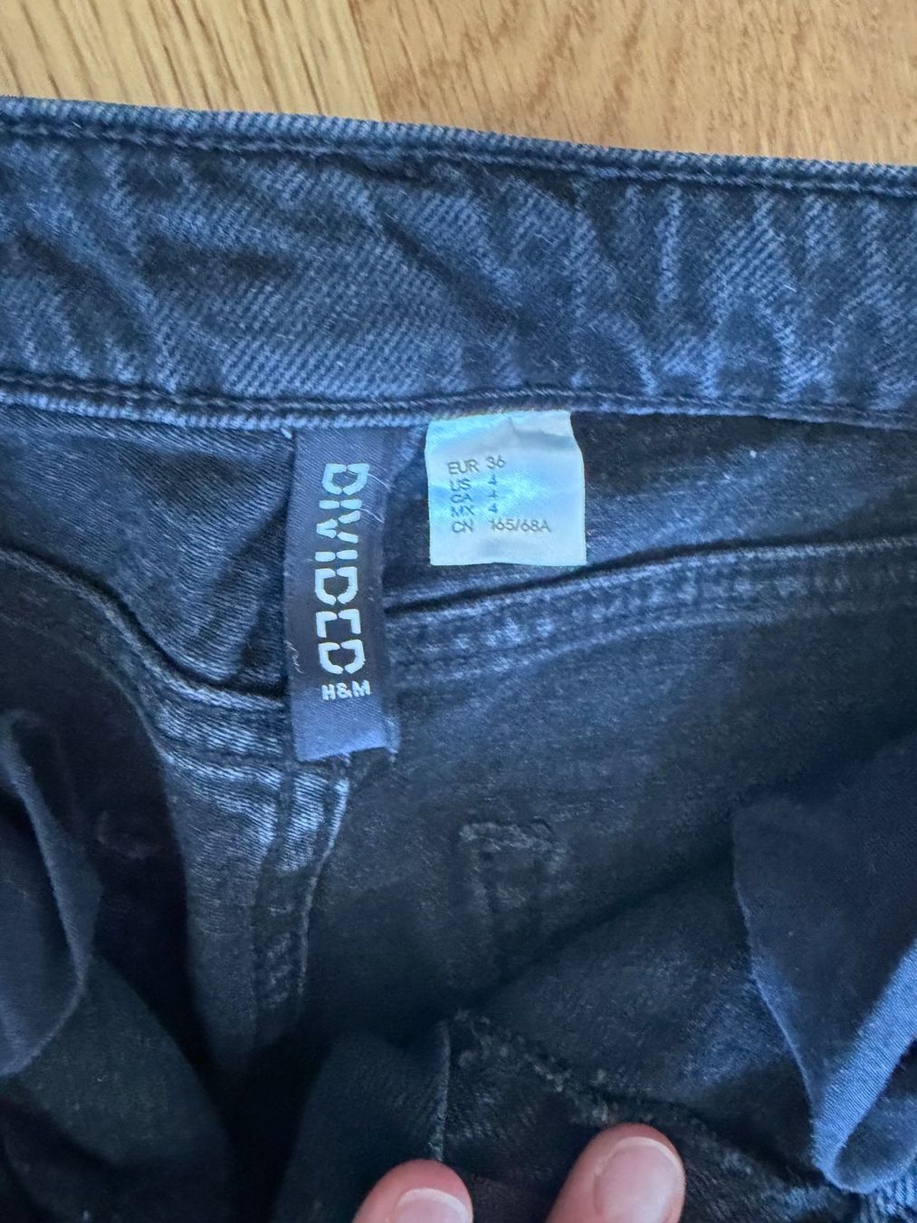 Pepe Jeans Jeans: H&M schwarze Jeans, slim / flared dank Schlitz, Grösse 36 – Usato da Gelterkinden venduto da spasibaia 2
