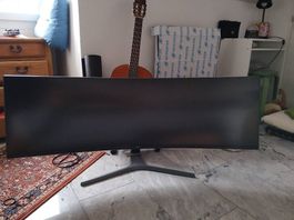 Monitor Samsung 49", VA, 5120 x 1440 (32: 9), 120 Hz