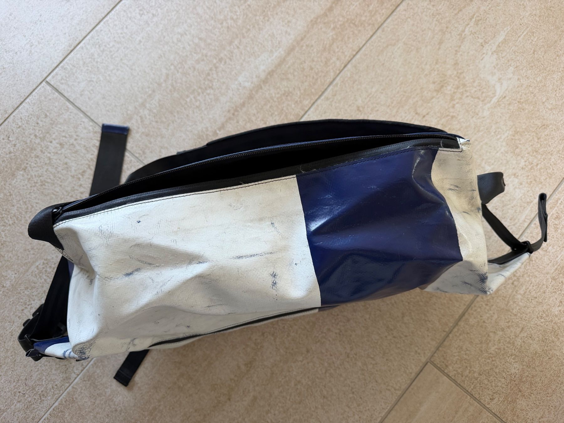 Freitag Zaini: Freitag SKIPPER Rucksack Blau/Weiss – Usato da Neftenbach venduto da SergeF0102 4