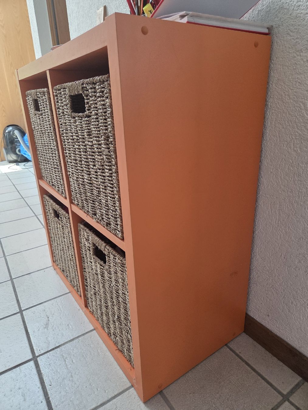 Commodes: Petit meuble à 4 tiroirs en osier – D'occasion à Gletterens par rap_2nj6 2