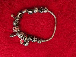 Pandora Armband mit 12 stk. Charms Original.