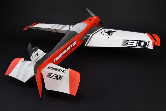 Modellismo RC: Kunstflugzeug 1.2m Spannweite – Nuovo e nell'imballaggio originale da Gonten venduto da reko12 2