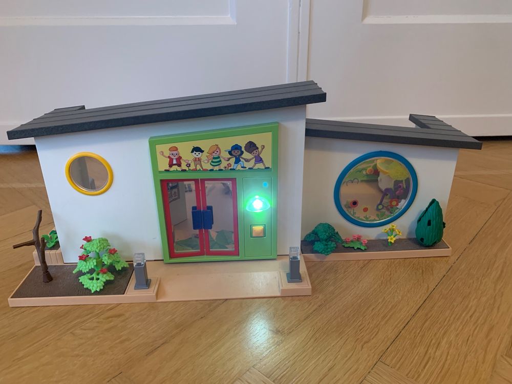  Foto zu Playmobil Kita Regenbogen (Gebraucht) in Zürich für CHF 10 – mit 