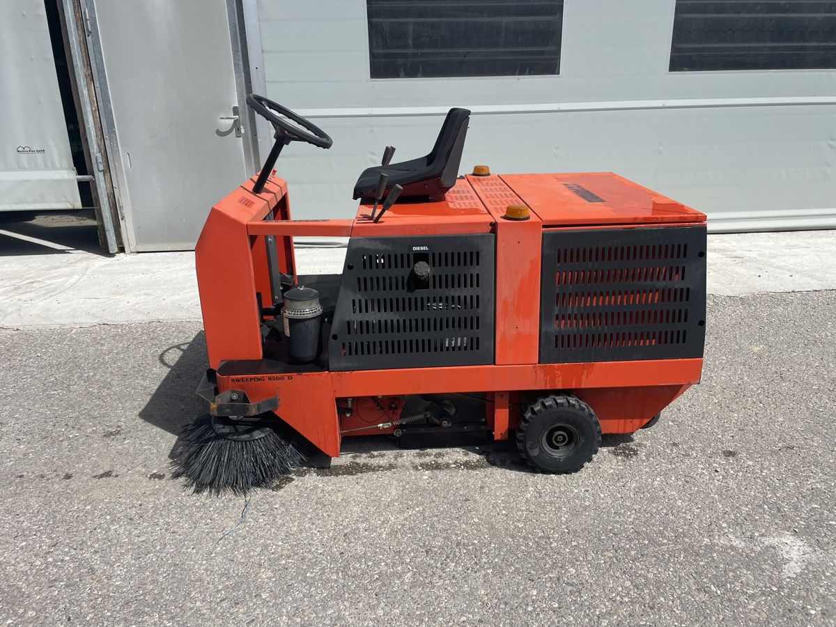 Toutes les machines: Putzmaschine Kehrmaschine – D'occasion à Altbüron par R6210