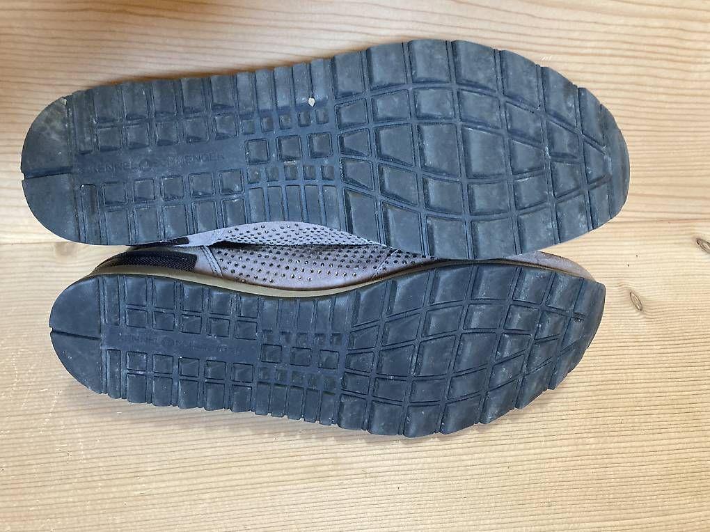 Damenschuhe: Turnschuhe Gr.38.5 – Gebraucht aus Brunnadern von Bumlebee 3