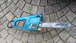 Handliche Kettensäge (blau)