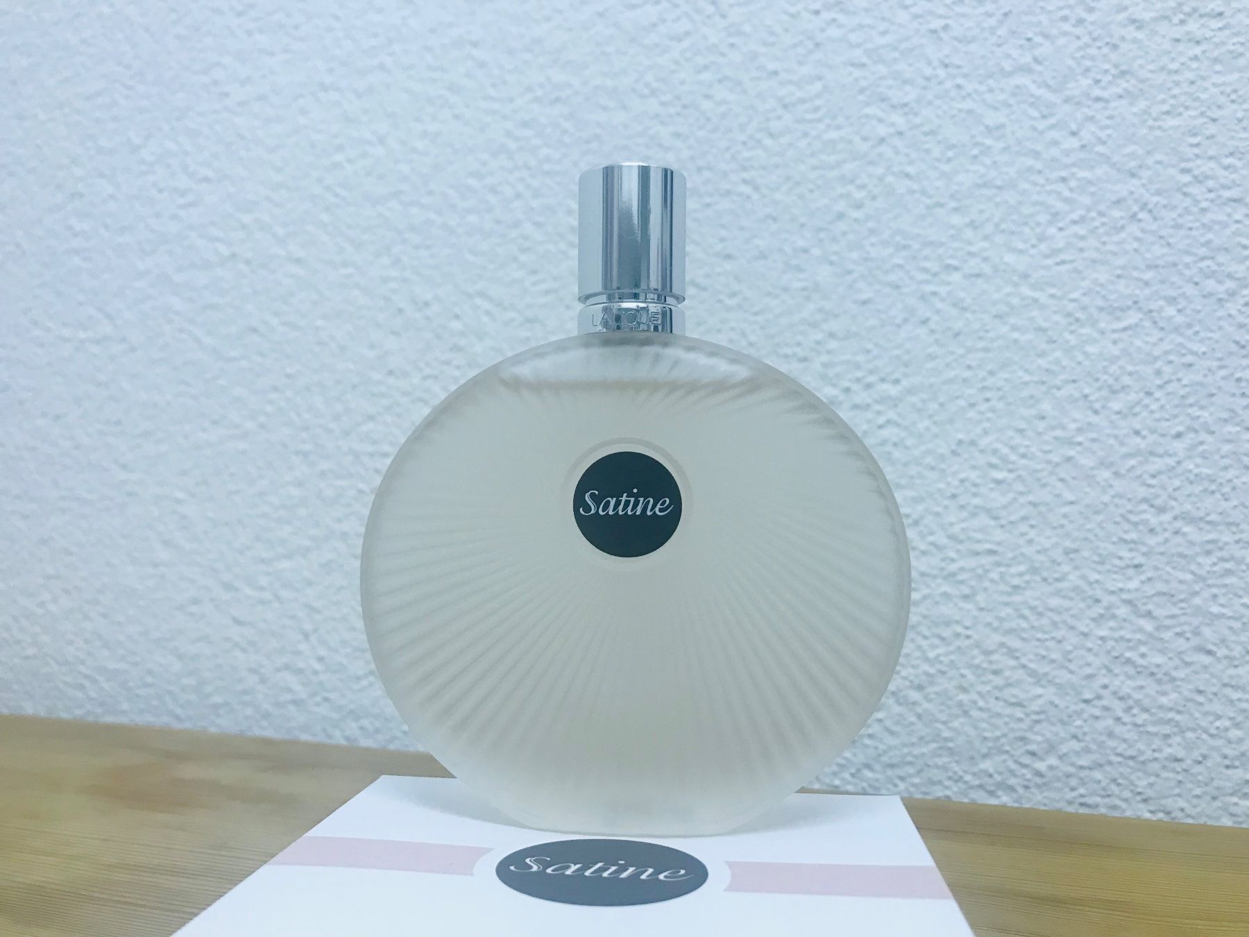 Lalique Profumi & Eau de Toilette: Satin von Lalique, 100 ml, Eau de parfum – Nuovo (secondo la descrizione) da Zürich venduto da KEEPINSPIRED 2
