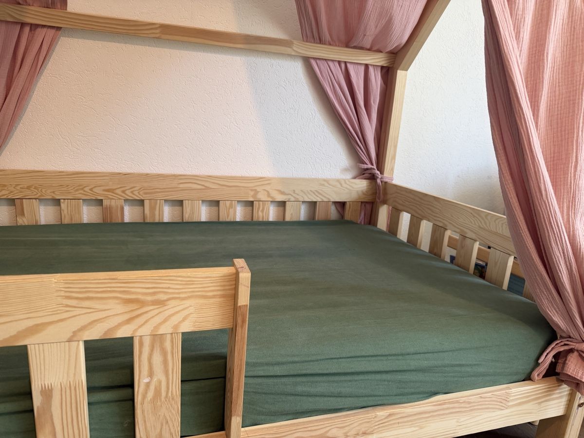 Letti: Tree tale House bed , Mattress, protector & curtains 170x95 – Usato da Uitikon Waldegg venduto da sta_5ndj 2