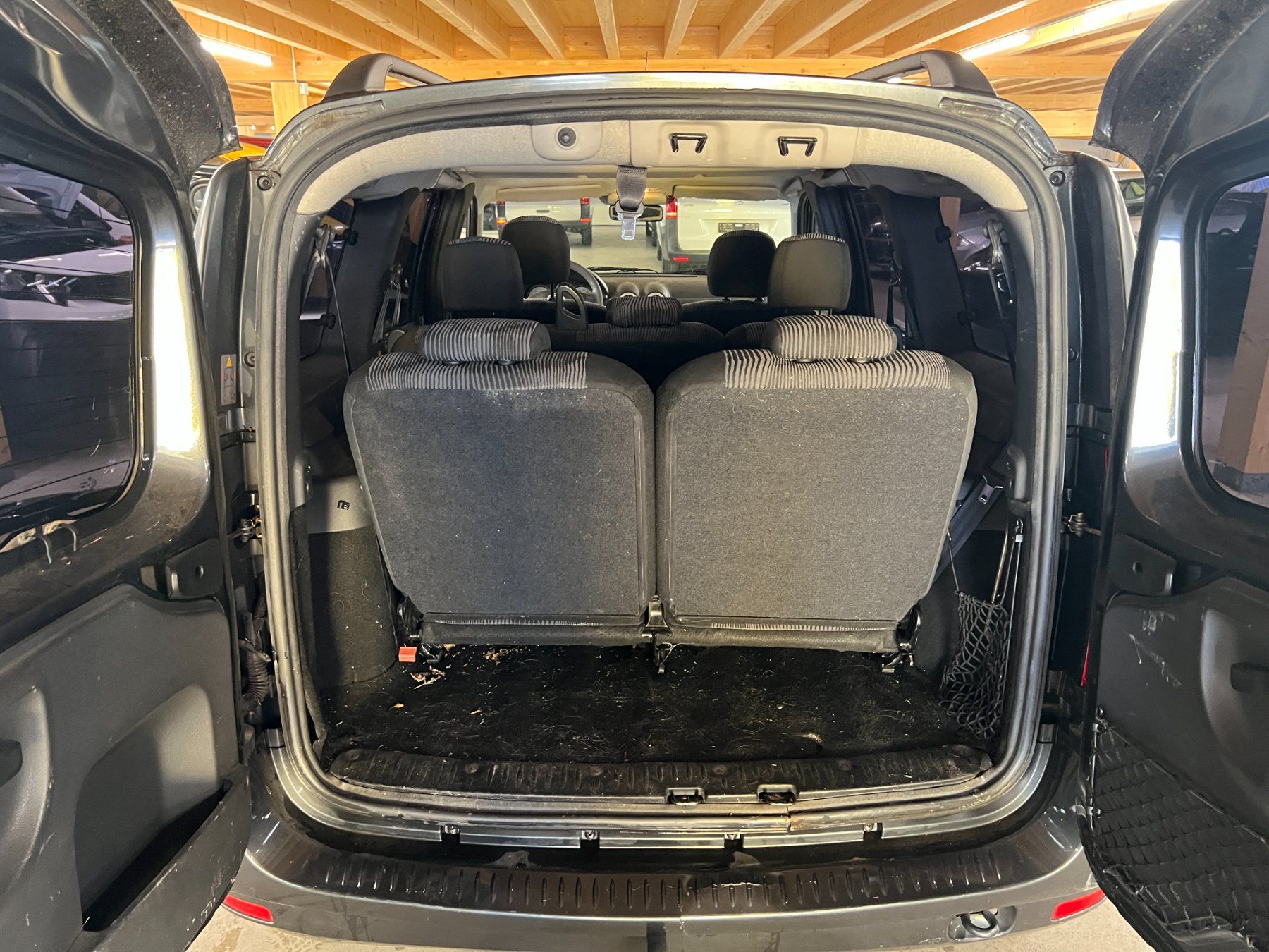 Dacia Automobili: Dacia Logan 1.5 dCi 7- Plätzer – Usato da Bösingen venduto da Hene3 9