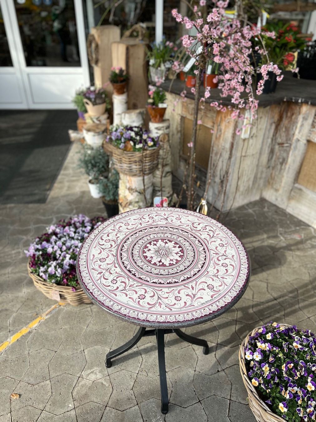 Lava Tisch lila weiss rund ( Mosaik ) (Neu und originalverpackt) in Höri für CHF 1650 – mit Lieferung auf Ricardo kaufen
