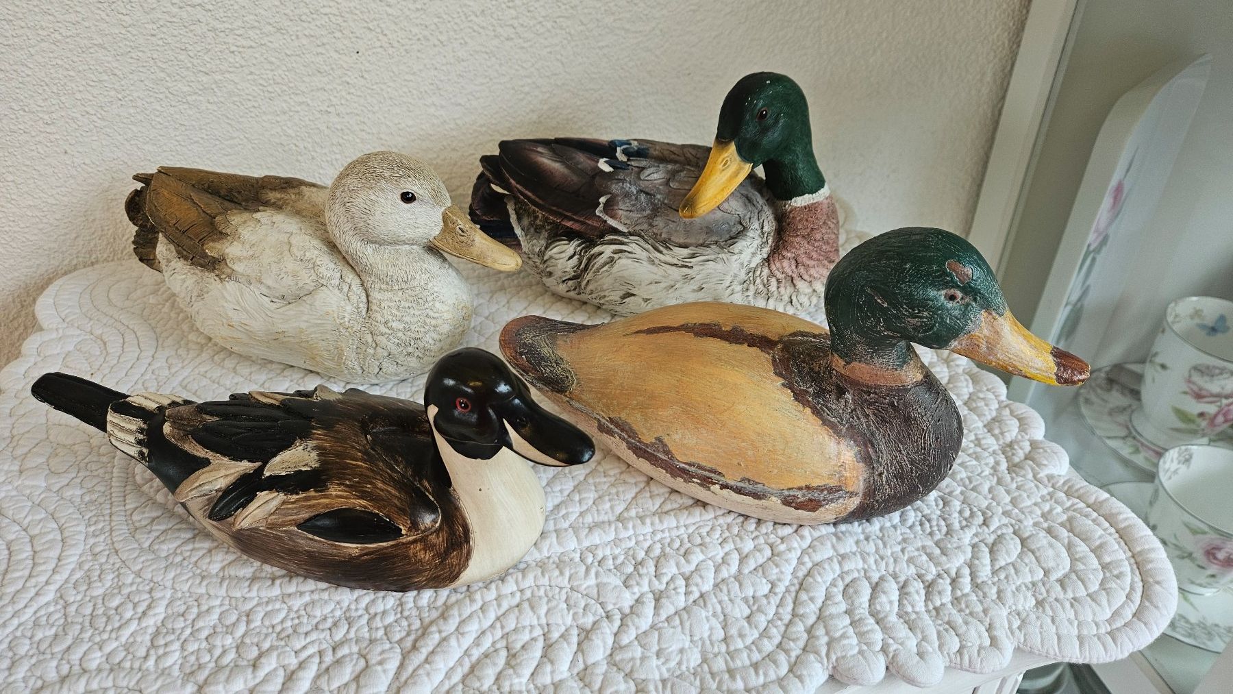 Statuette: 4 Dekorative Enten aus Kunststoff Vintage – Usato da Gossau ZH venduto da Goes05