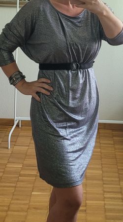 Silbriges Kleid mit Gürtel, Grösse 36/38 100% Leinen