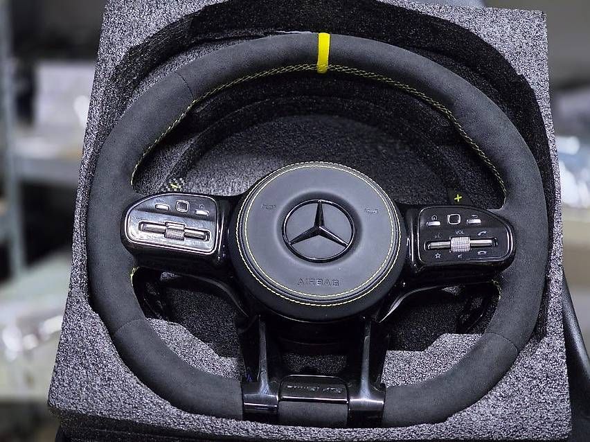 Tutti pezzi di ricambio auto: MERCEDES LENKRAD ALCANTARA – Usato da Wängi venduto da Plt.design 3