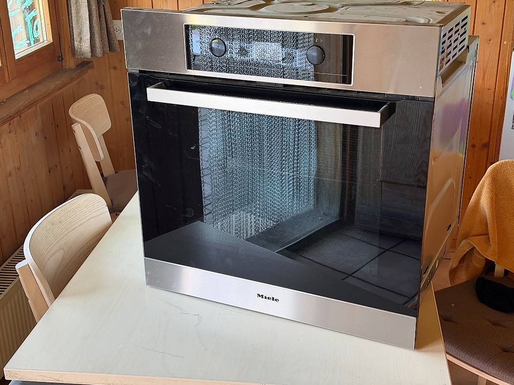 Miele Fours: Miele Umluft-Backofen – D'occasion à Grünenmatt par Cybergun