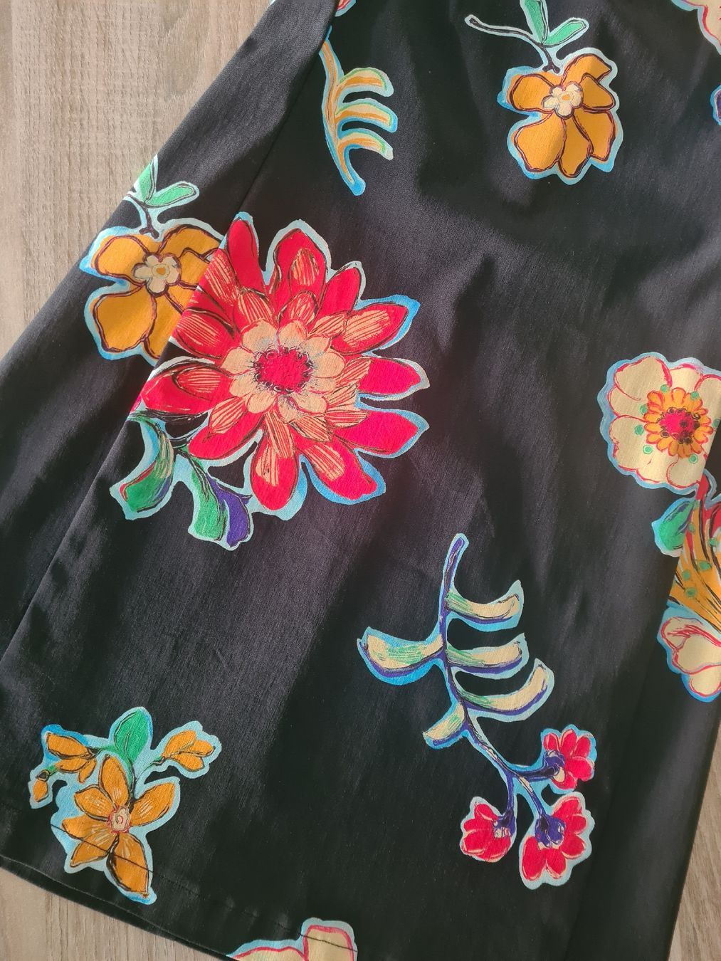 Desigual Kleider: Robe noire/fleurs (M) "DESIGUAL" (76% Viscose) – Neu und originalverpackt aus Etoy von MyStyleMyMode 5
