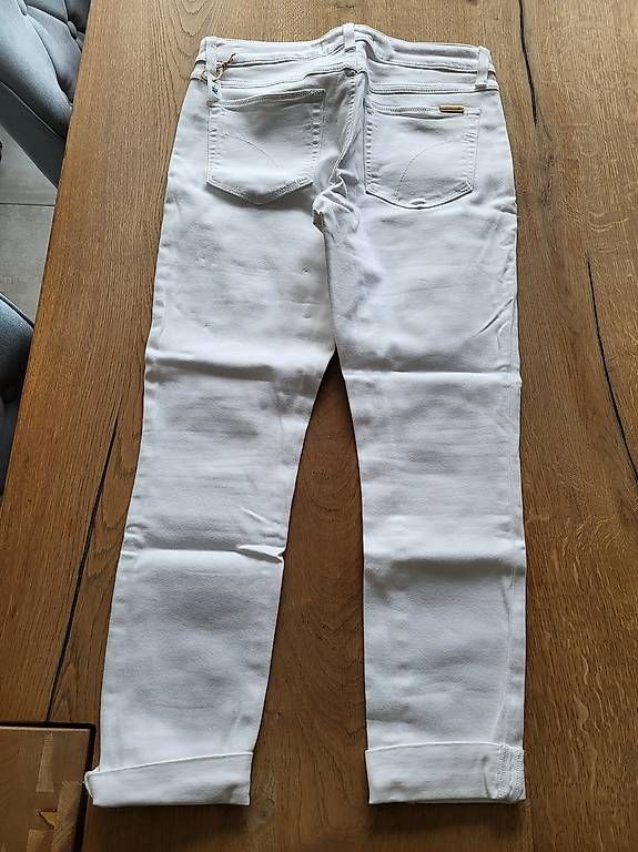 Pantaloni: Pantalon femme – Usato da Ecuvillens venduto da loloall 2