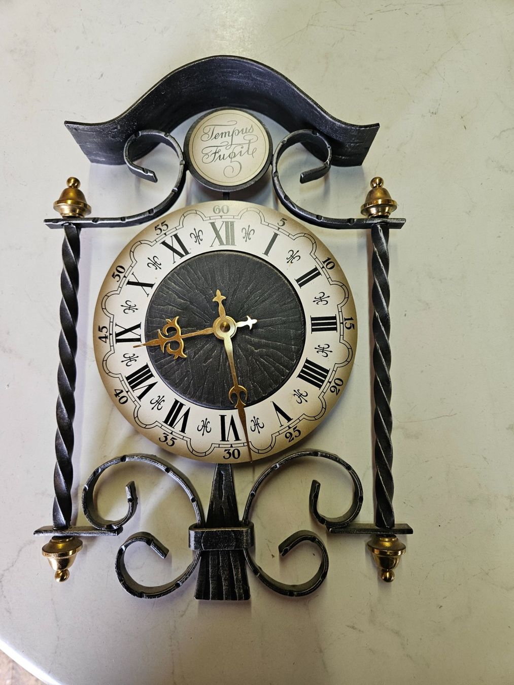 Orologi da terra & Orologi da parete: orologio da muro a batteria – Usato da domat/ems venduto da rokj