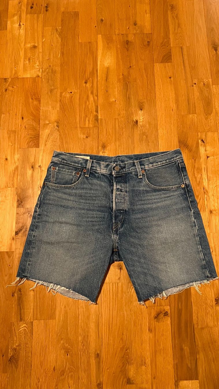 Levi's Jeans: Kurze Hose von Levis Grösse 32 – Gebraucht aus Zürich von polcl993