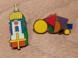 2 kunstvolle Pins