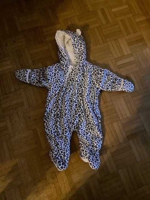 Completi: Winteroverall Anzug Grösse 62 Leopardstil – Usato da Emmen venduto da Aribini