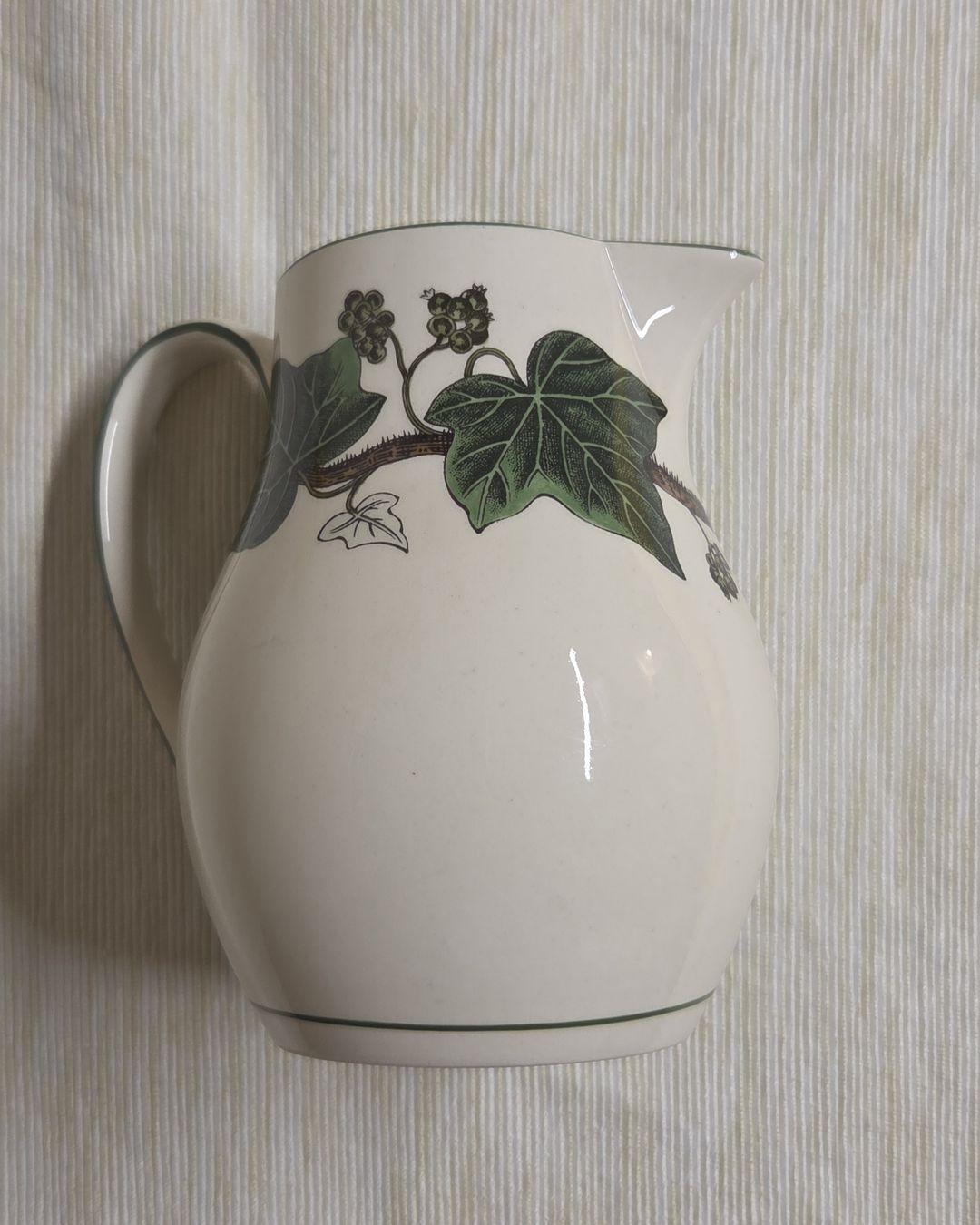 Carafes: WEDGWOOD IVY NAPOLEON – D'occasion à Ascona par principessacaroline
