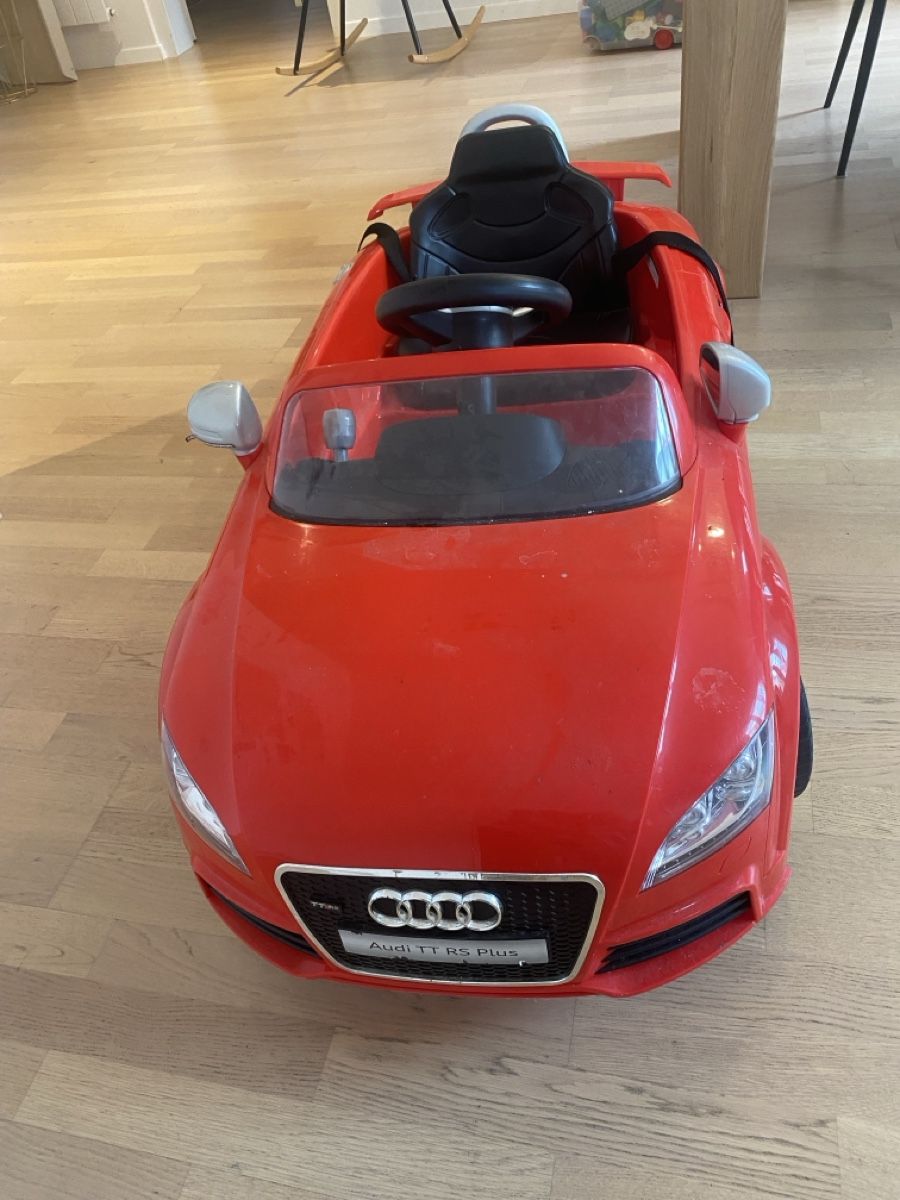 Véhicules pour enfants: Audi TT RS Plus Kinderfahrzeug rot  – D'occasion à Wald ZH par Seller_8