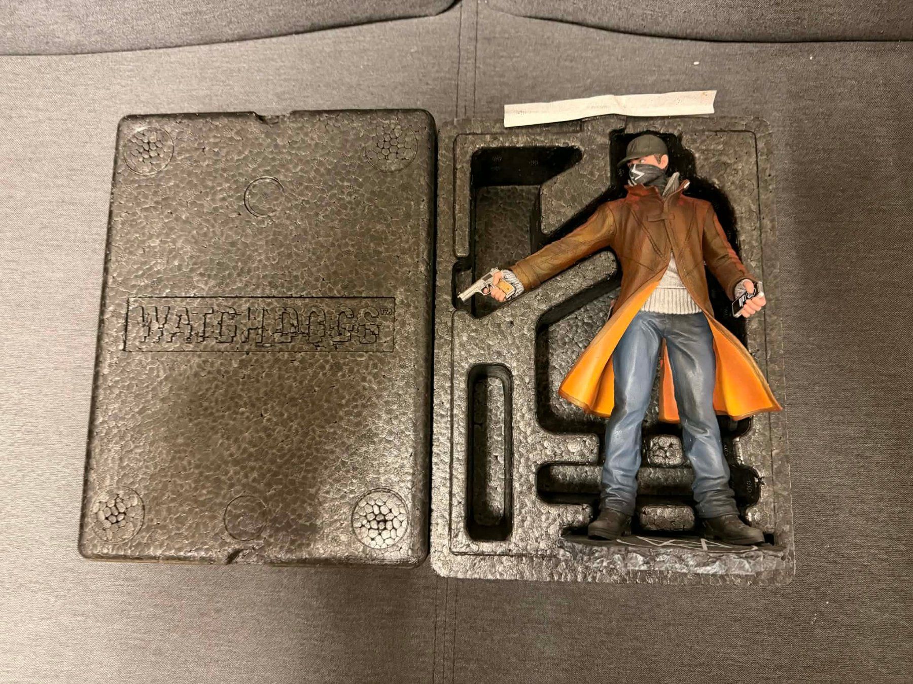 Statuette: Watch Dogs Aiden Pearce 9" 2013 Statue – Usato da Giubiasco venduto da Ticinerd