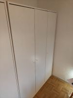 Dreitüriger Kleiderschrank in Weiss / 3-Door Wardrobe (A)