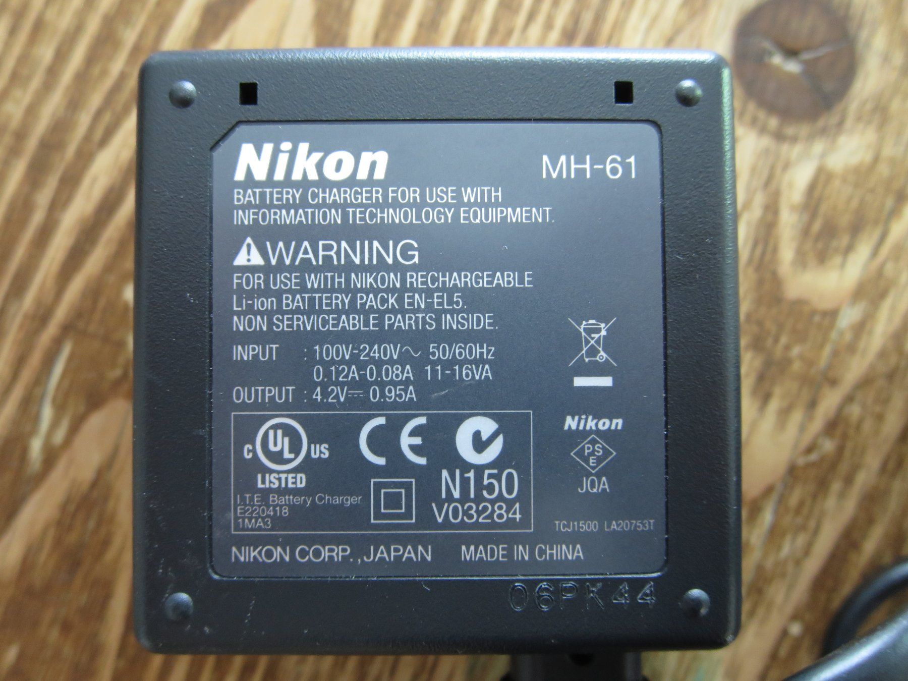 Nikon Altri Accessori: Nikon MH-61 Akku Ladegerät – Usato da Zürich venduto da Furgers 1