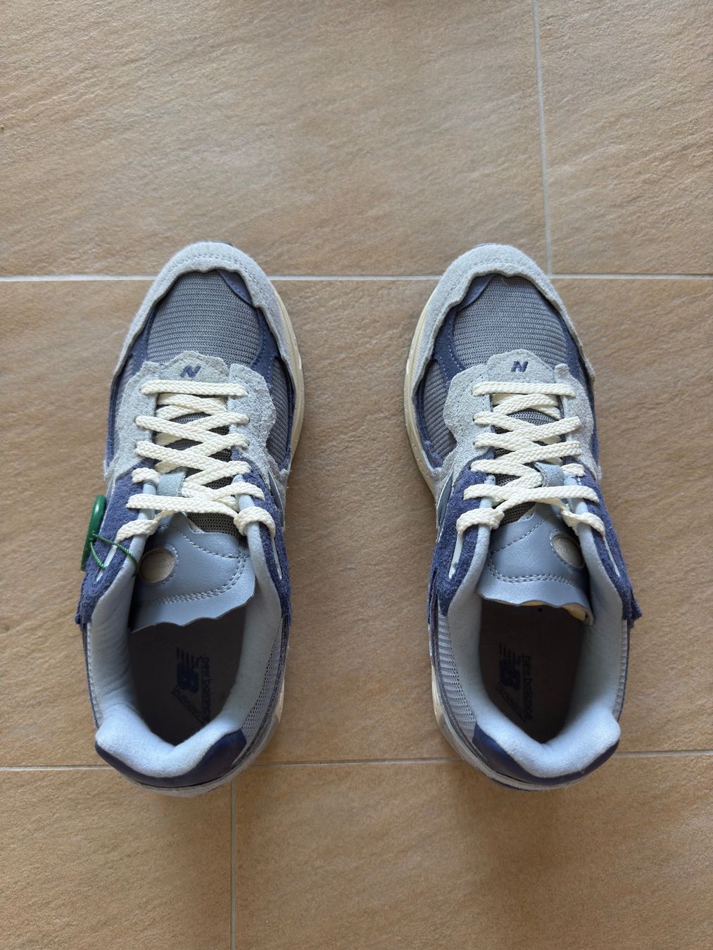 New Balance Scarpe da uomo: New Balance 2002R Light Arctic 9.5 US – Nuovo e nell'imballaggio originale da Châtel-St-Denis venduto da Lou_Hock 1
