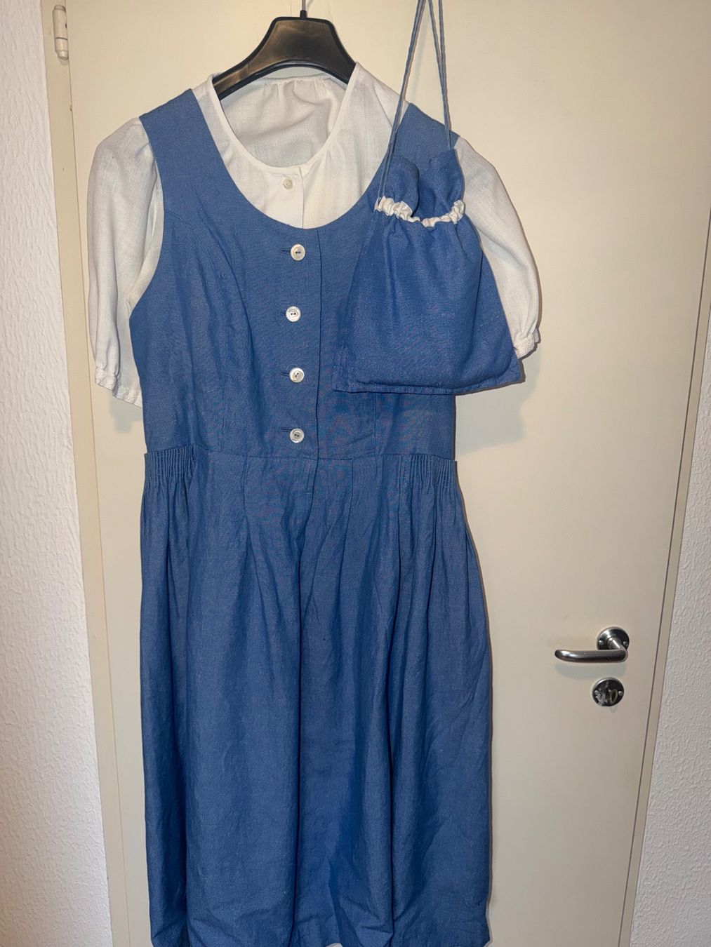 Vestiti: Zürcher Tracht – Usato da Riehen venduto da Rodiba 1