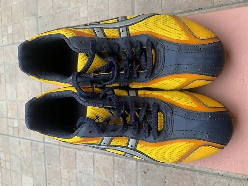 Scarpe da uomo: Chaussures Asics état neuf – Usato da Genève venduto da Southron 1