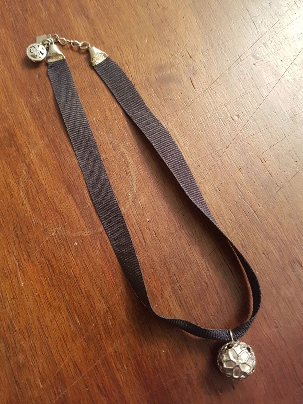 Catenine: Halsband Halskette mit Glocke ziseliert – Usato da Ettingen venduto da Maranathatalitha 5