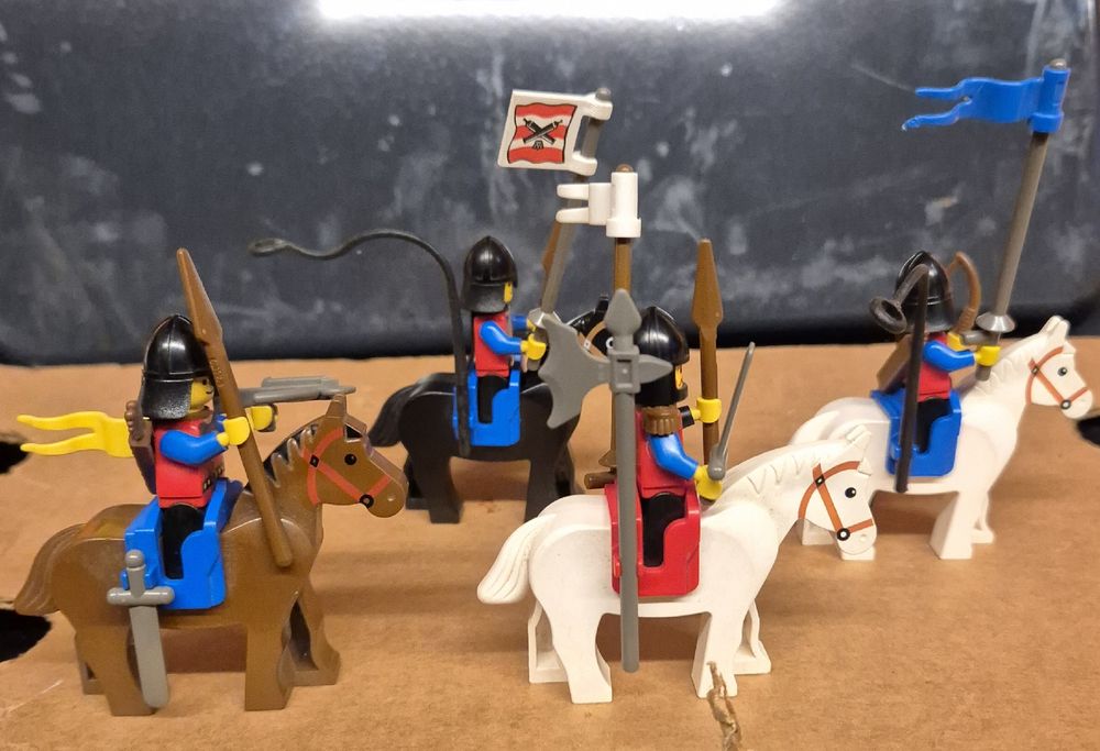 Lego Ritterburg: 4 edle Ritter zu Pferde, 80er Jahre! (Gebraucht) in ...
