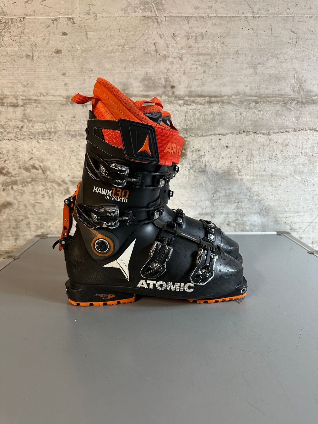 Atomic Scarpe da uomo: Atomic Hawk 130 Touren Skischuhe 28.5 / 44 – Usato da Emmenbrücke venduto da karkarkar