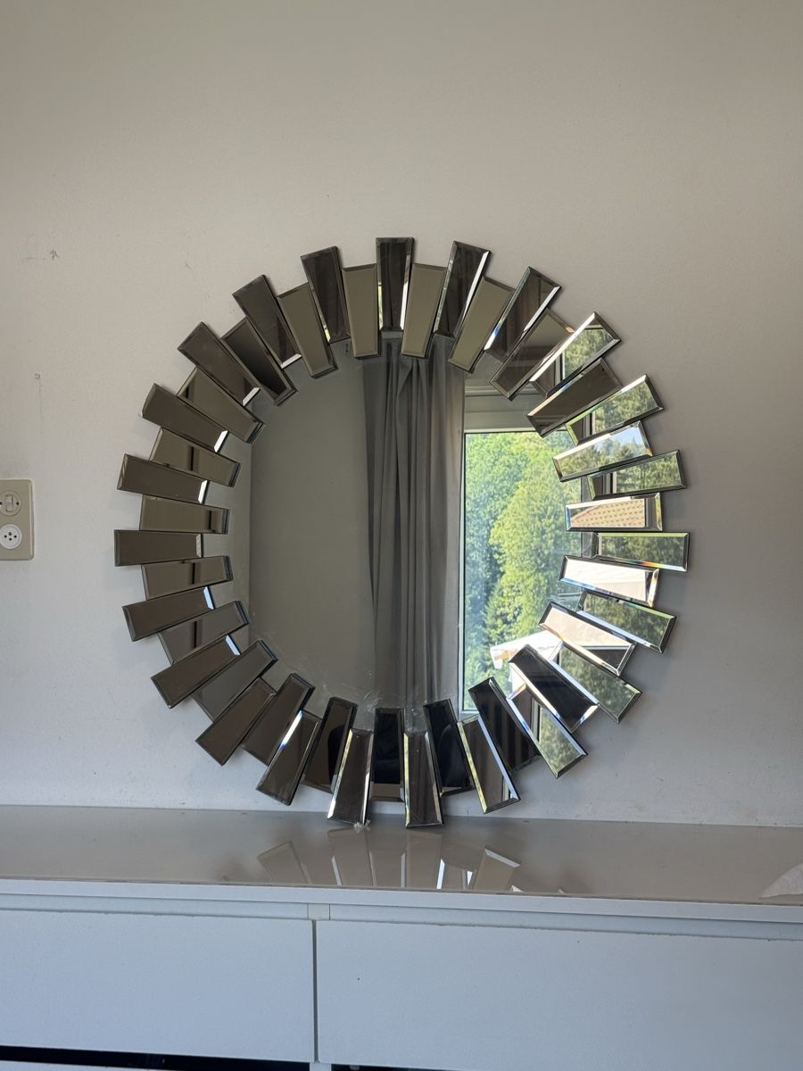 Spiegel: Spiegel Sonnenform mit ca. 100 cm Durchmesser. – Gebraucht aus Turbenthal von Homegoods 1