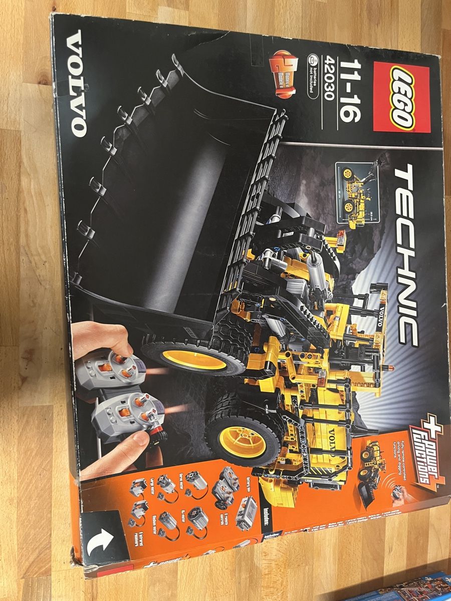 Lego Kit di costruzioni: Lego Technic Volvo Radlader 42030 – Usato da embrach venduto da kialle 6