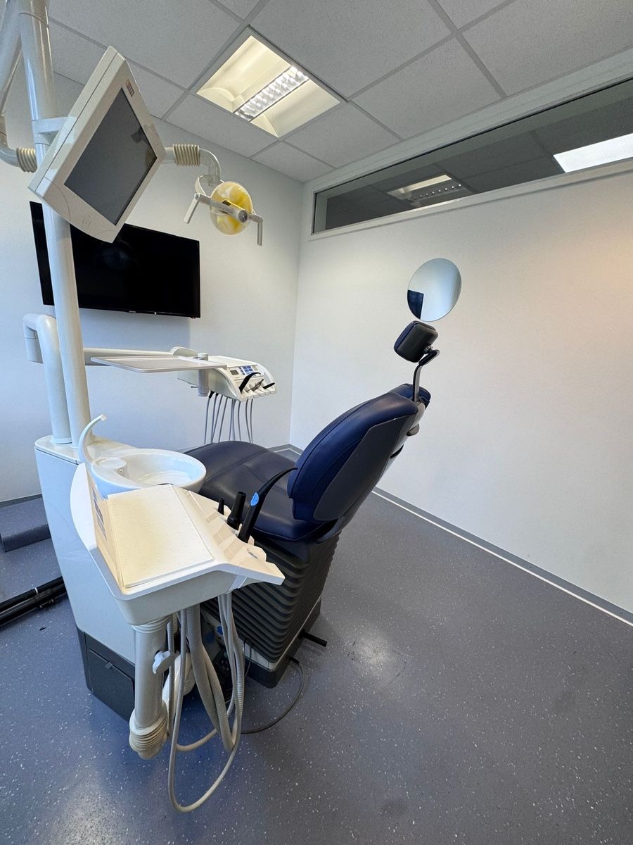 Dentsply Sirona Attrezzature mediche: Behandlungsstühle Zahnarztpraxis – Usato da Adligenswil venduto da cami9219 6