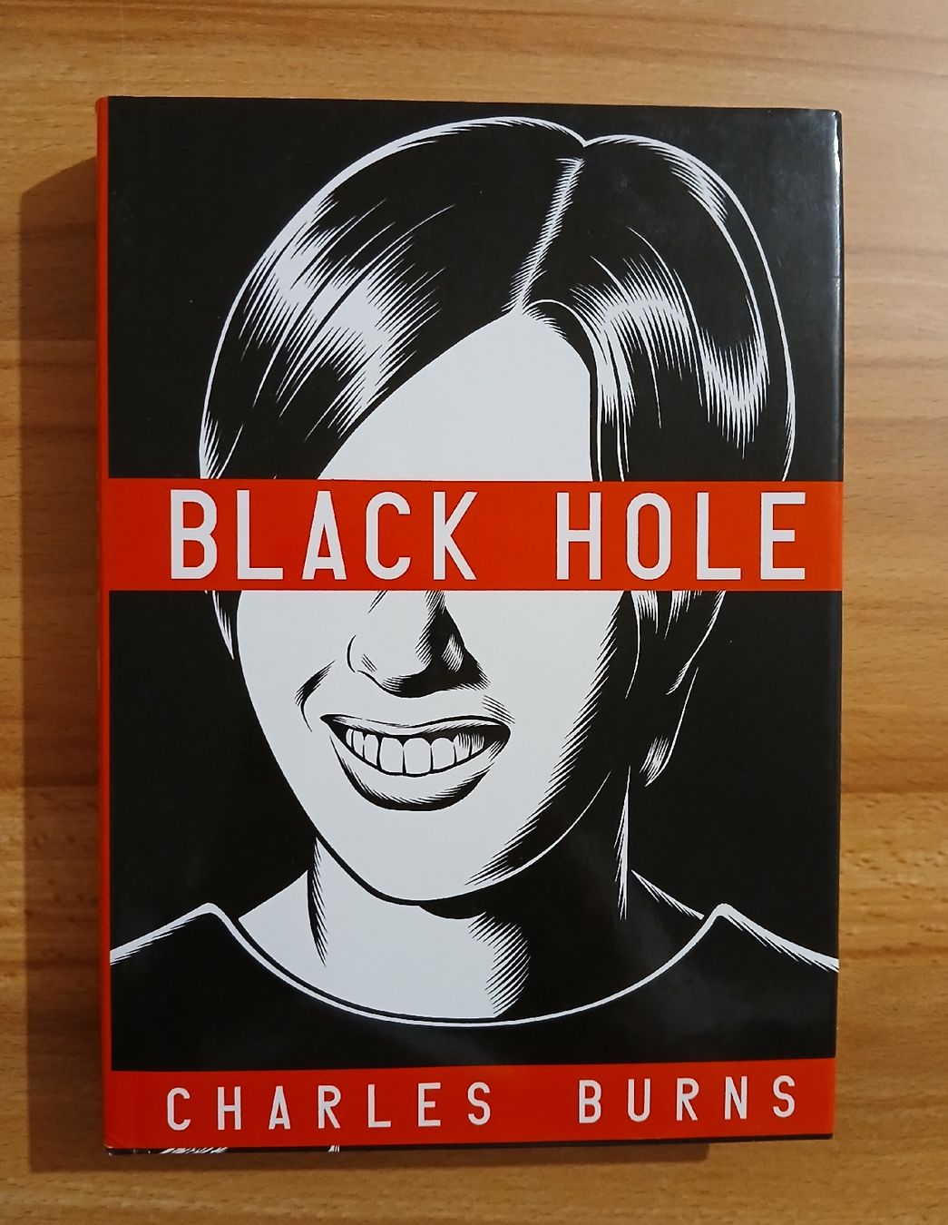 Libri: Black Hole – Usato da Le Sentier venduto da arc_2thy