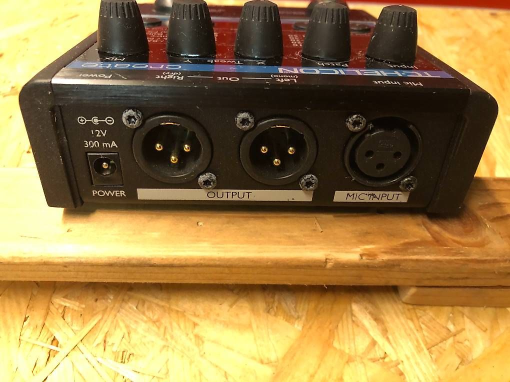 Equalizzatori: TC Helicon VoiceTone Create Vocal Processor – Usato da Oberfrittenbach venduto da dista 1