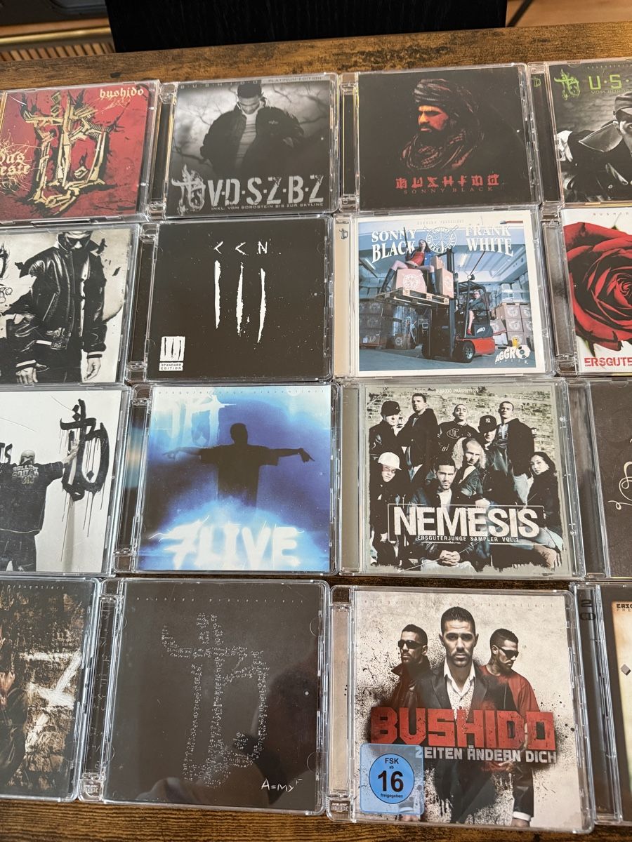 CD: Bushido Sammlung CDs/Deluxe Boxen/Buch/Merch – Usato da Bülach venduto da Epicst0re 2